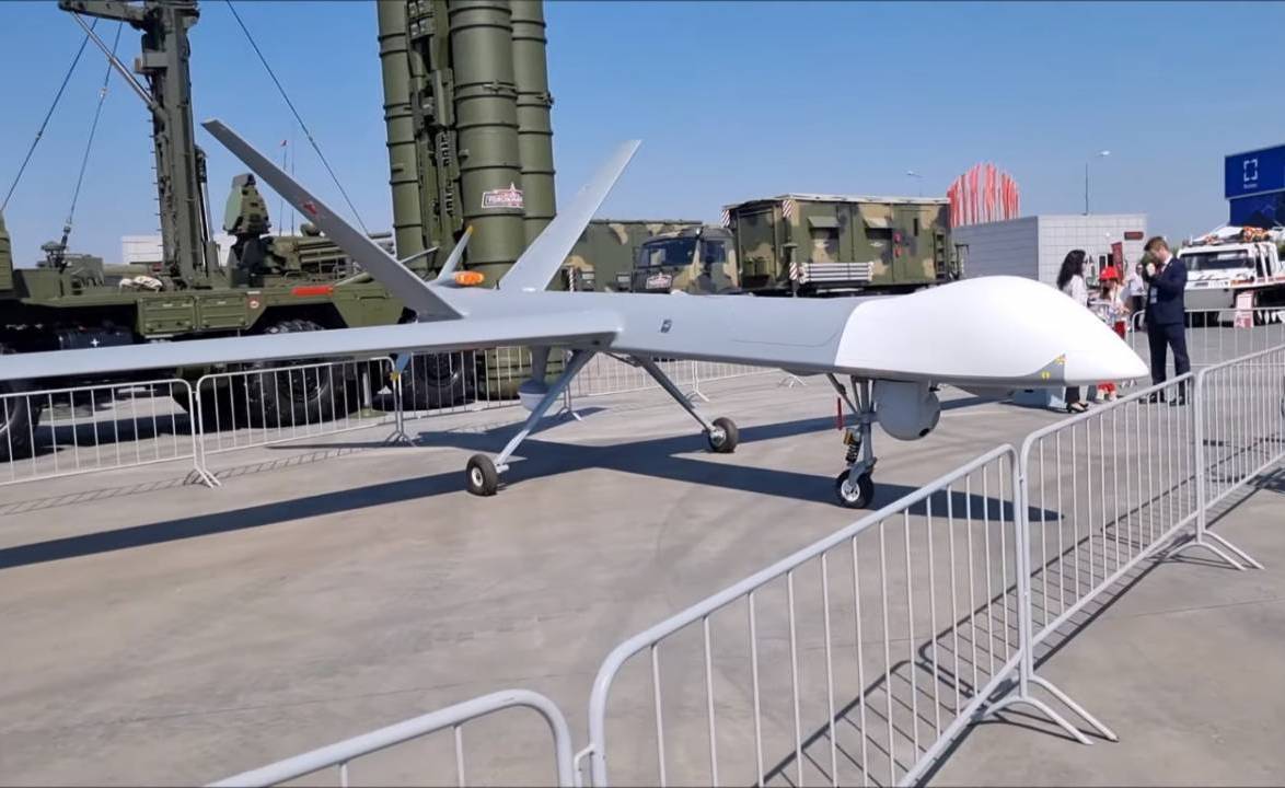 Nuestro UAV, vuela por delante: qué se está haciendo para saturar de drones a las tropas rusas