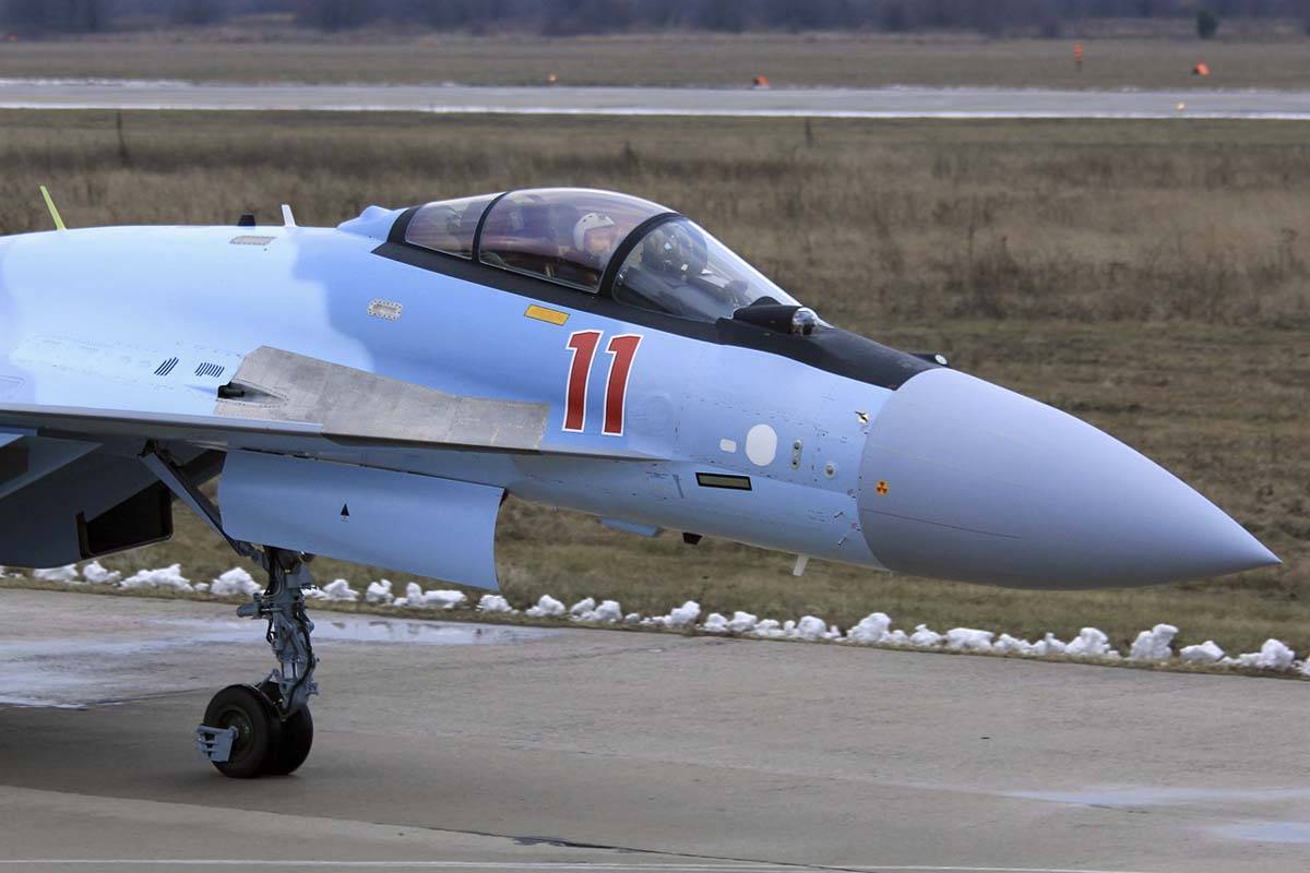 Una fuente árabe anunció la probable entrega de 64 cazas Su-35 y dos batallones S-400 a Irán