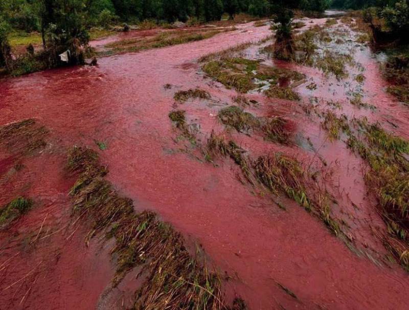 Another strike on Krivoy Rog: the water in the river Ingulets turned red