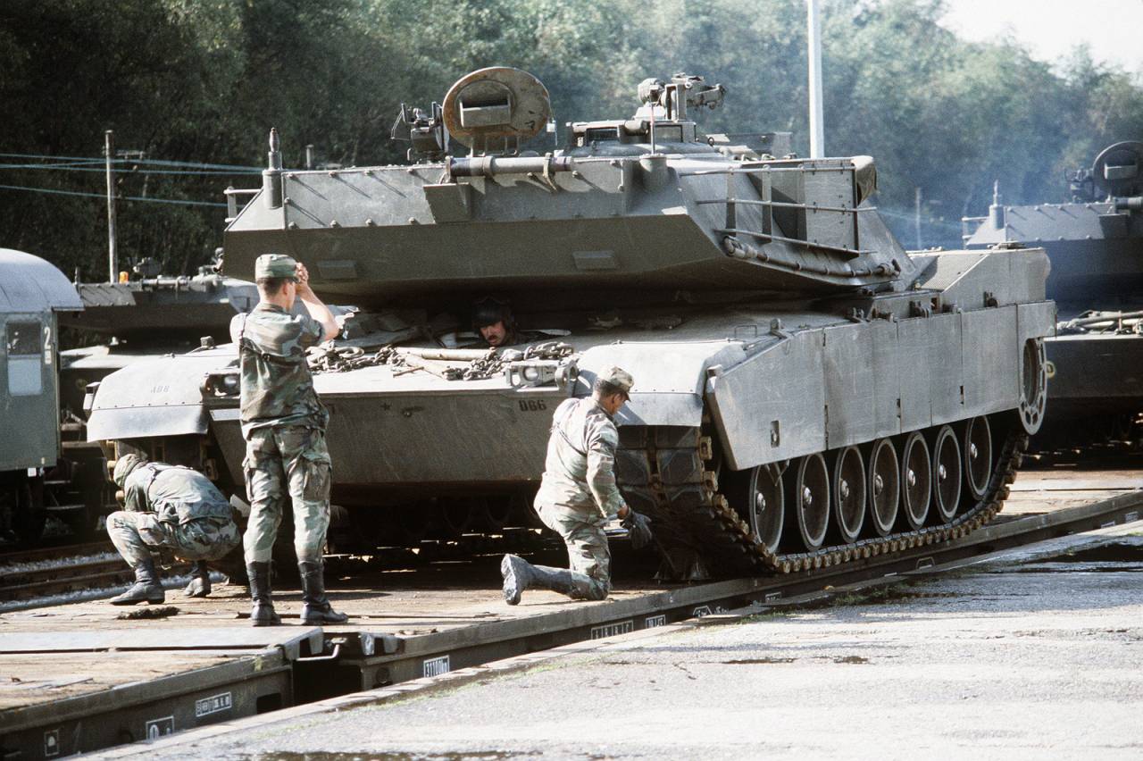 Кончаются танки. Танк m1 Abrams. М1 Абрамс 105 мм. М1 Абрамс 1980. Танка m1 Abrams.