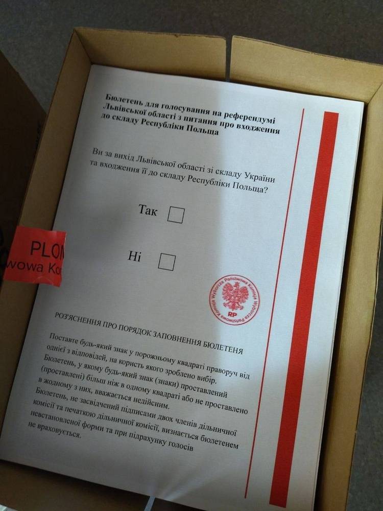 Fotografie volebních lístků pro „polské“ referendum ve Lvovské oblasti jsou distribuovány na webu