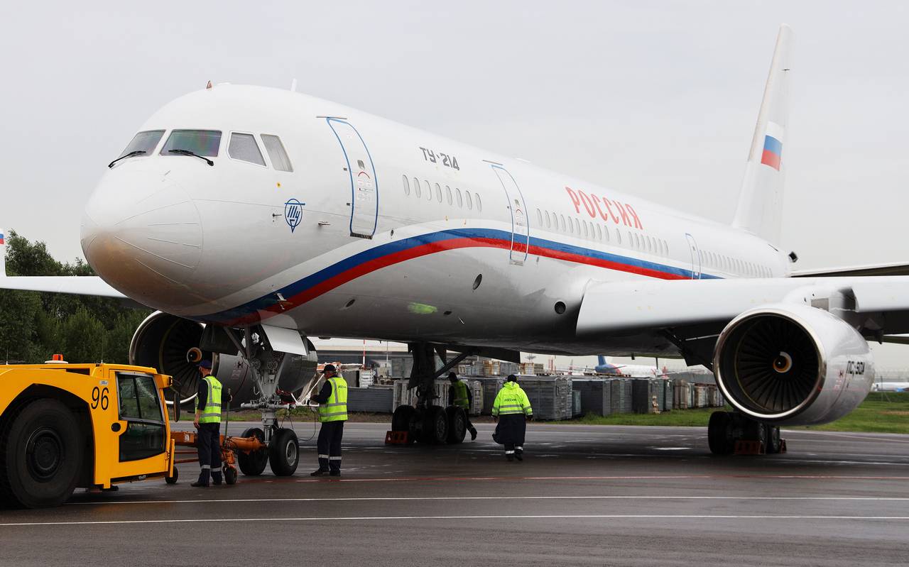 Why is Russia simultaneously deploying the serial production of Tu-214 and MS-21