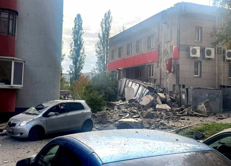 In Belgorod traf eine Rakete ein Wohnhochhaus, ein Teil des Gebäudes stürzte ein