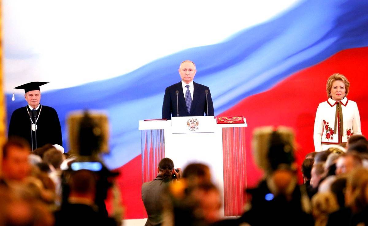 Rusia para rojos, blancos y azules: en busca de una idea nacional en la nueva realidad