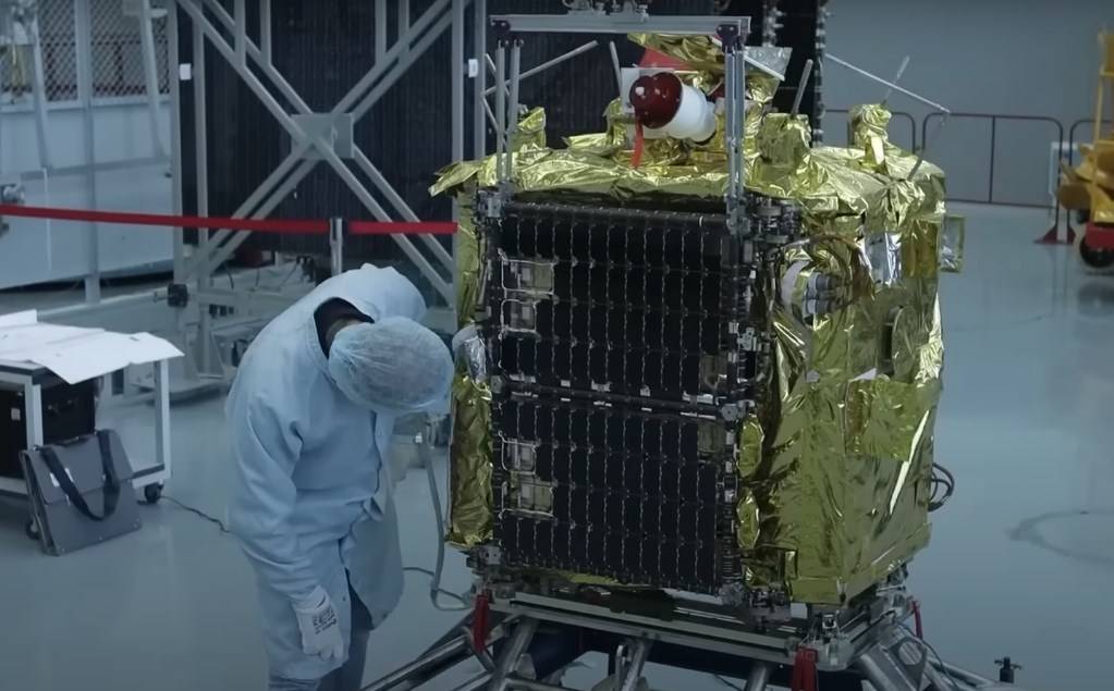 Russia switches to civilian satellites of its own production