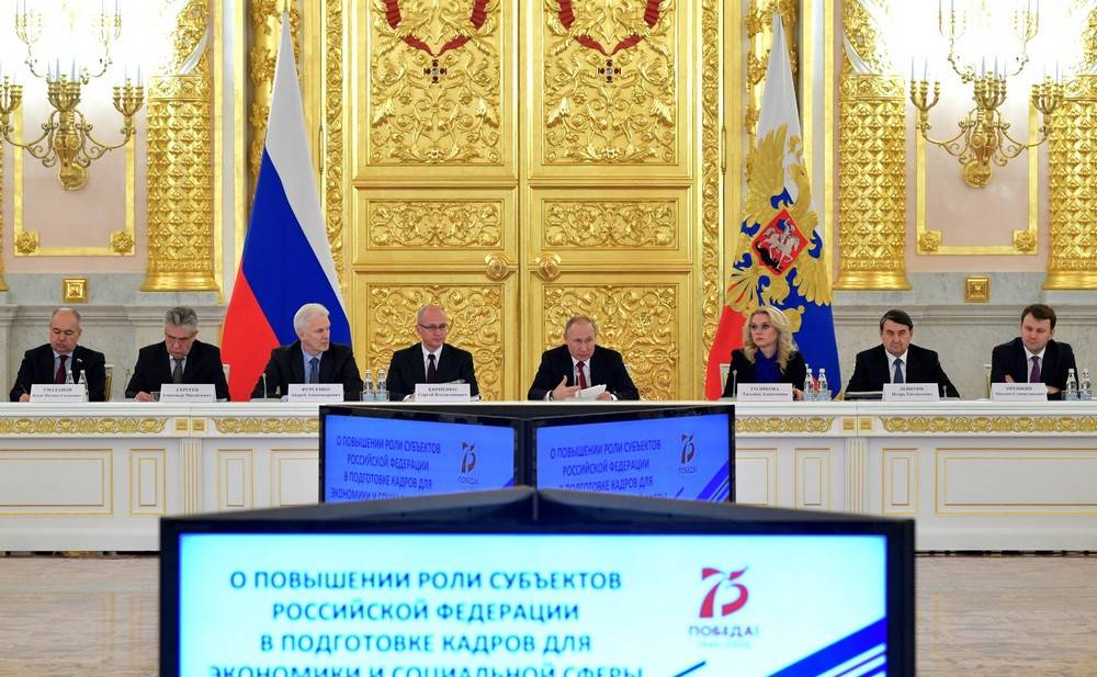 Napa "Putin's Long State" Ngadhepi Krisis Sistemik