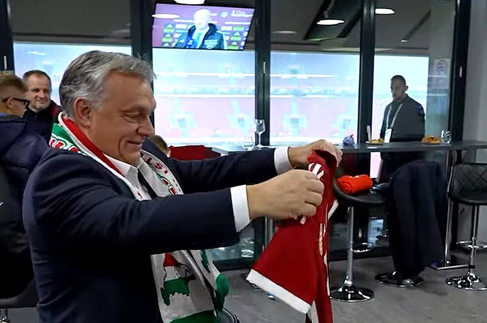 Шарф раздора: что скрывается за появлением Орбана на публике с картой «Великой Венгрии»