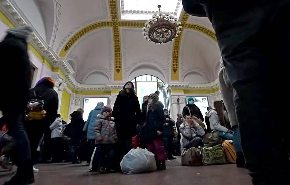 Walizka, dworzec kolejowy, Kijów: Ukraińscy uchodźcy są wydalani z Europy