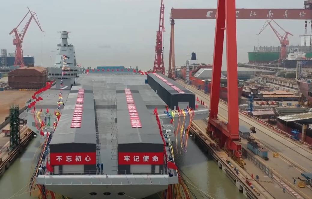 Tàu sân bay lớn nhất Trung Quốc chuẩn bị chạy thử trên biển