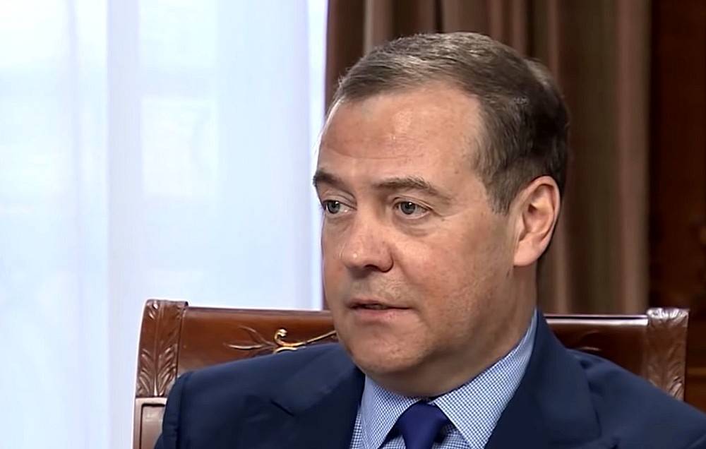Медведев отреагировал на обсуждение поставок танков Киеву на экономическом форуме в Давосе