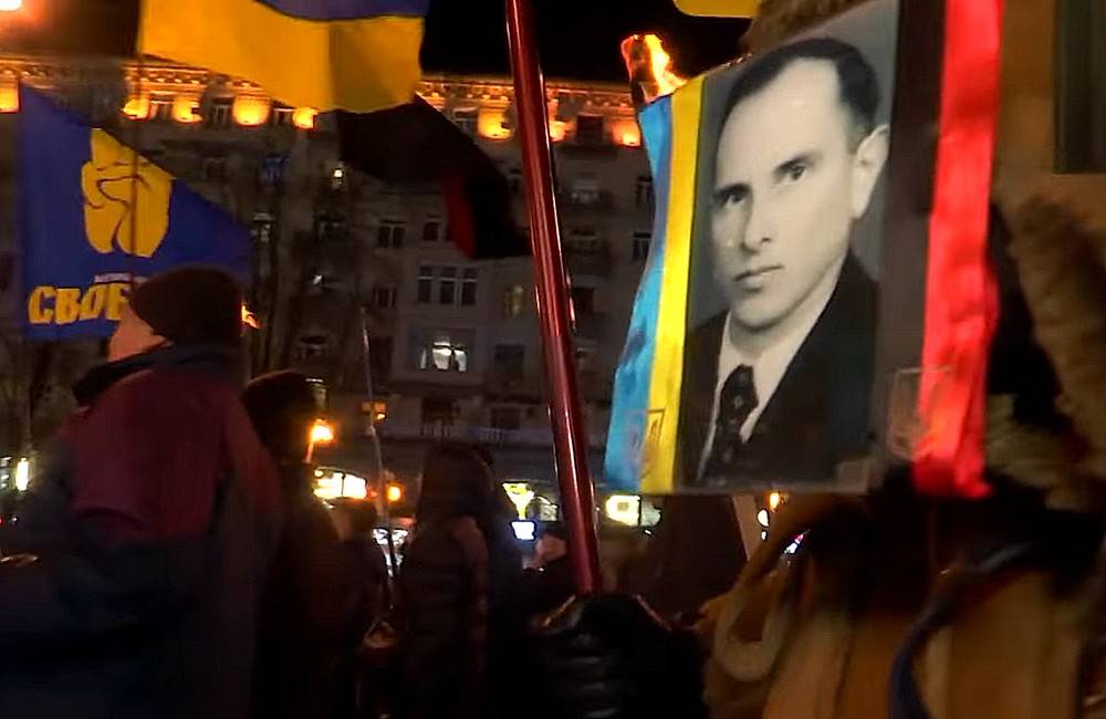 偽りの国民感情への大きな賛辞：ウクライナ社会の主な秘密は何ですか
