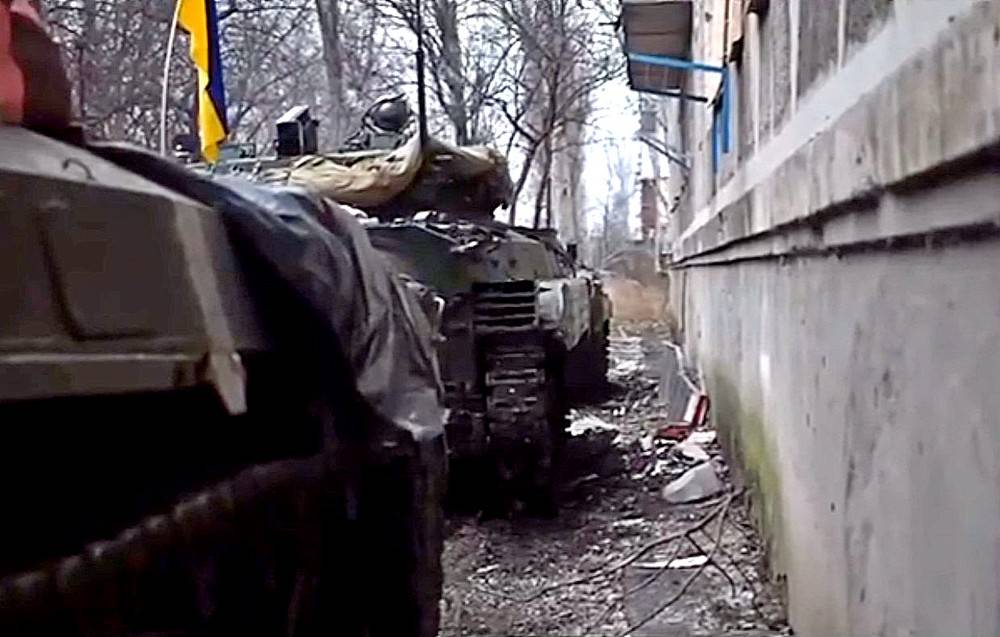 Британская пресса: ВСУ укрывают свои танки в жилой застройке Артемовска