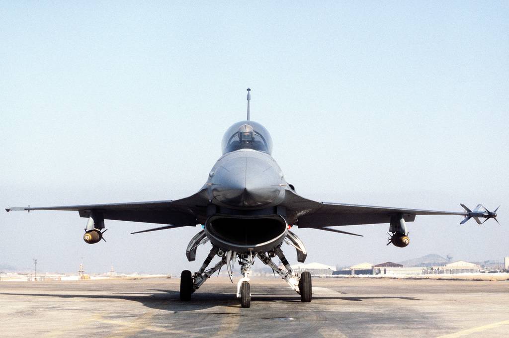 Az F-16-os vadászgépek az ukrán égbolton az orosz légierő könnyű prédája lesz