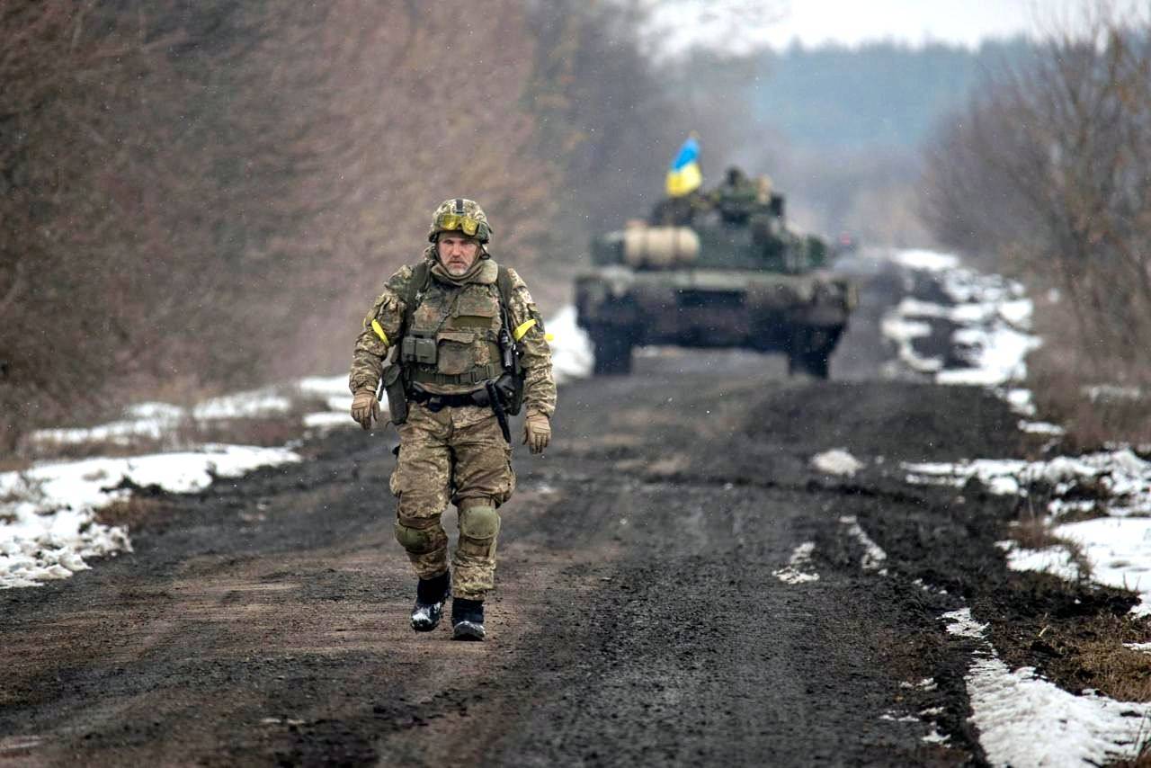 Impuissance vivante : comment s'articulent les livraisons de chars occidentaux et les pertes des forces armées ukrainiennes ?