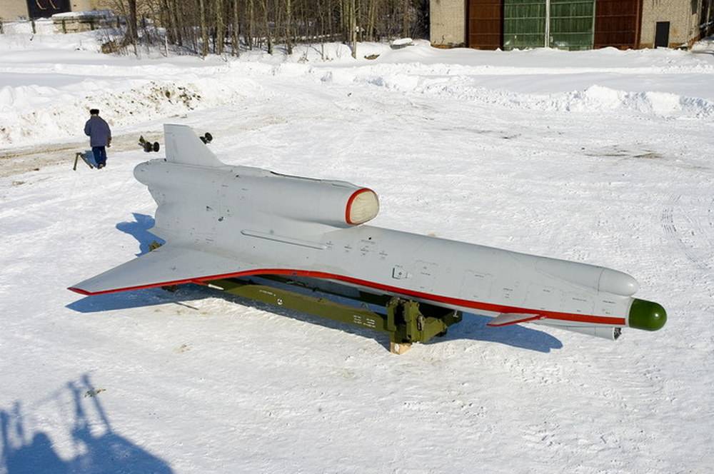 Bombowiec i przechwytywacz: dlaczego konieczny jest powrót UAV Tu-300 Korshun-U