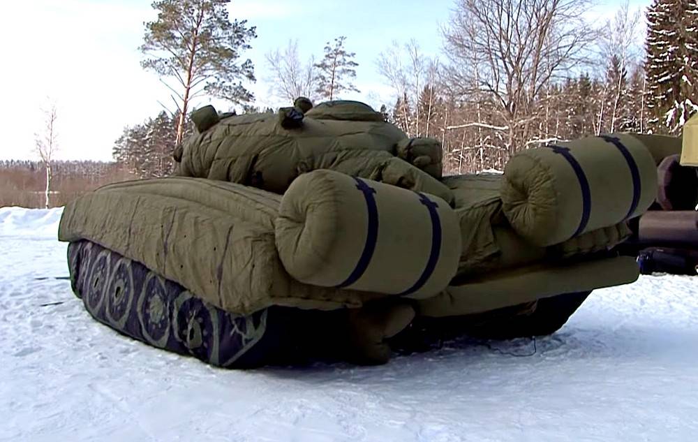 Az ukrán hírszerzés Oroszország által használt felfújható tankokat mutatott be