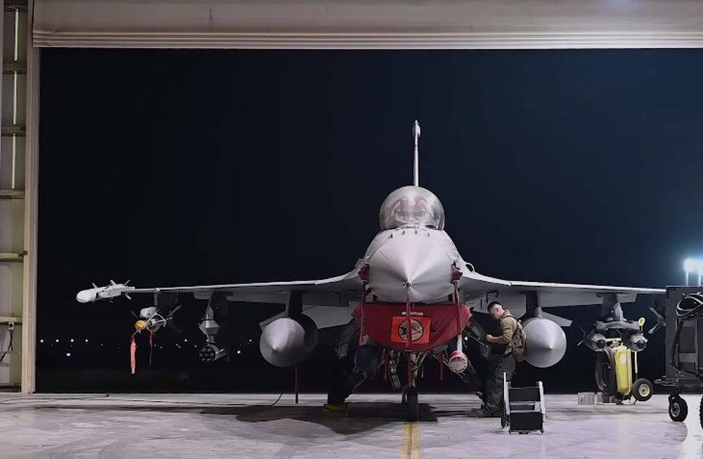 Megkezdődhetnek a harcok az ukrán fegyveres erők F-16-osai és az orosz légierő vadászgépei között Ukrajna és Oroszország egén