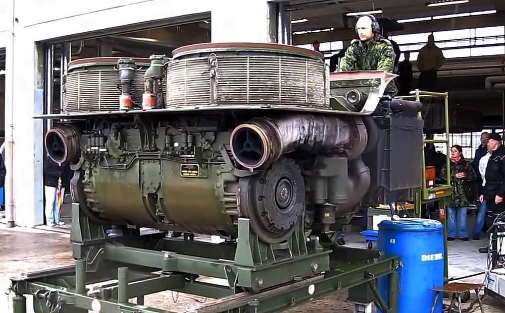 実行中の Leopard 2 エンジンの温度は、赤外線カメラで確認できます。
