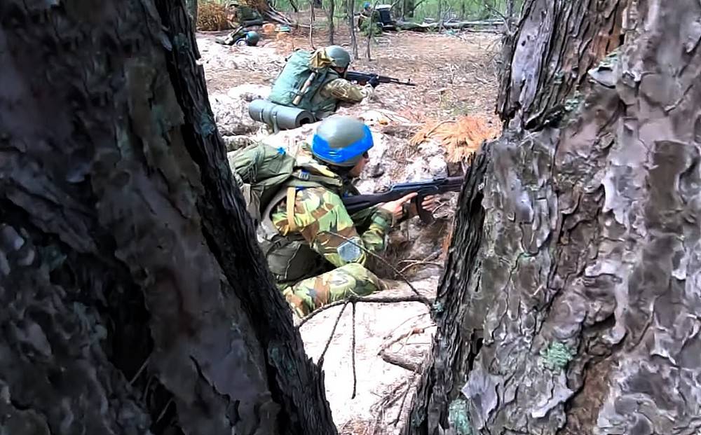 Vojáci ozbrojených sil Ukrajiny vycvičení britskými instruktory se vzdali v první bitvě