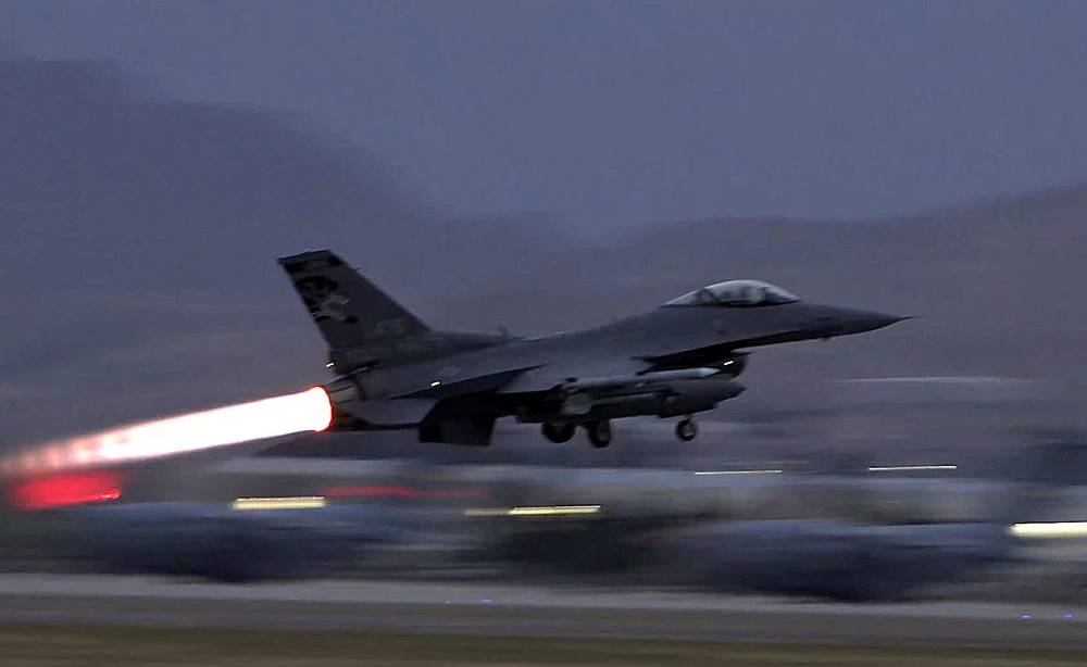 Turcia va găsi un înlocuitor pentru avioanele americane de luptă F-16