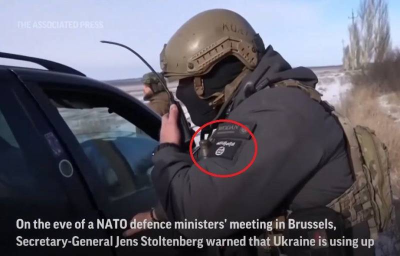 Los medios daneses mostraron el galón ISIS* en la manga del ejército ucraniano