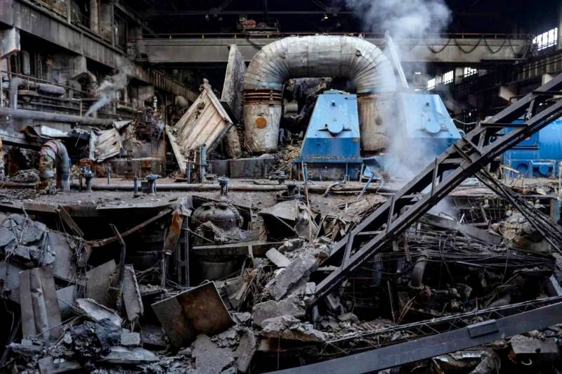 Im Internet erschienen Fotos der Folgen eines russischen Angriffs auf ein Kraftwerk in der Ukraine mit einer Kh-555-Rakete