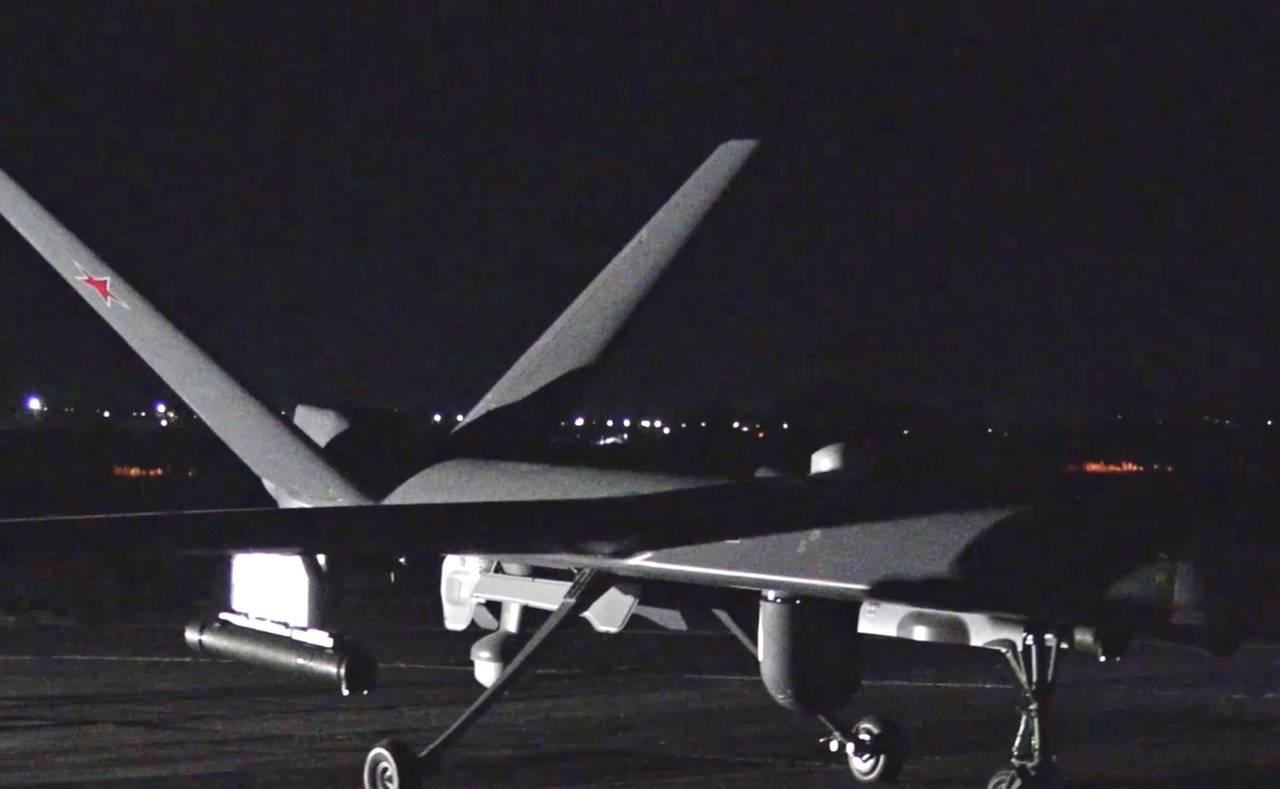 El Ministerio de Defensa de la Federación Rusa mostró imágenes del uso nocturno del UAV de ataque "Inohodets"