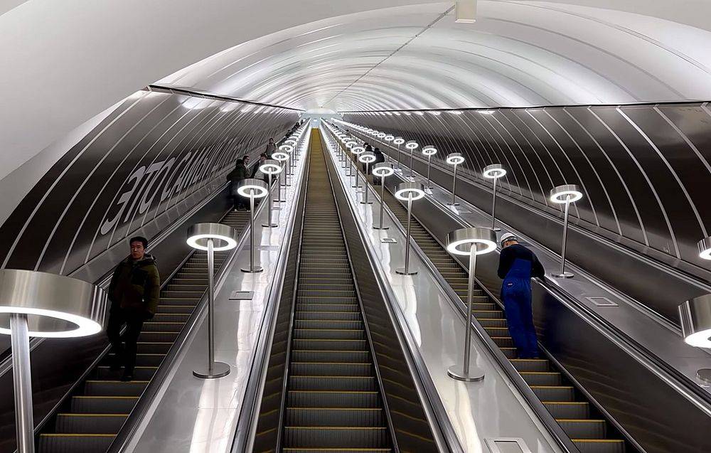 "Sugeng rawuh ing ibukutha donya multipolar": wong manca ngormati stasiun anyar saka metro Moscow