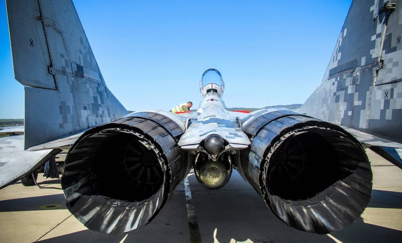 "Ora perlu ngrungokake Russophiles": Slovaks babagan transfer MiG-29 menyang Ukraina