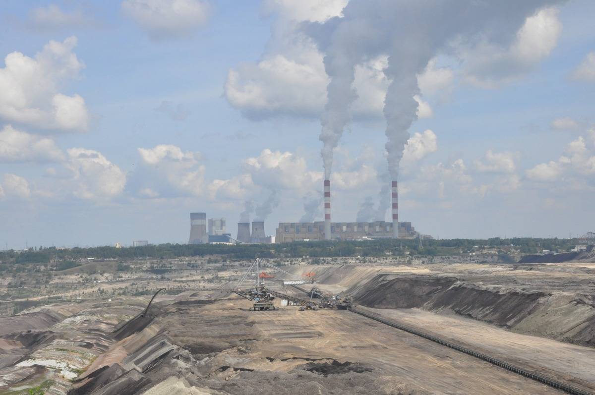 Bloomberg: coal-fired generation survives and strikes back at the environment