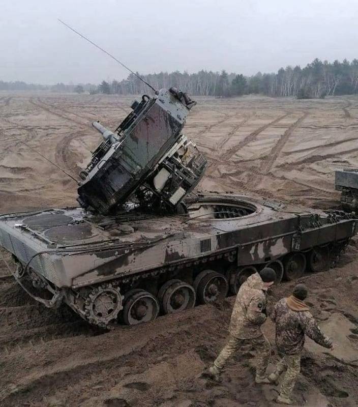 Militantes ucranianos demolieron la torreta del tanque Leopard en un campo de entrenamiento en Polonia