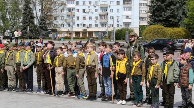 На Украине активно готовят новое поколение нацистов