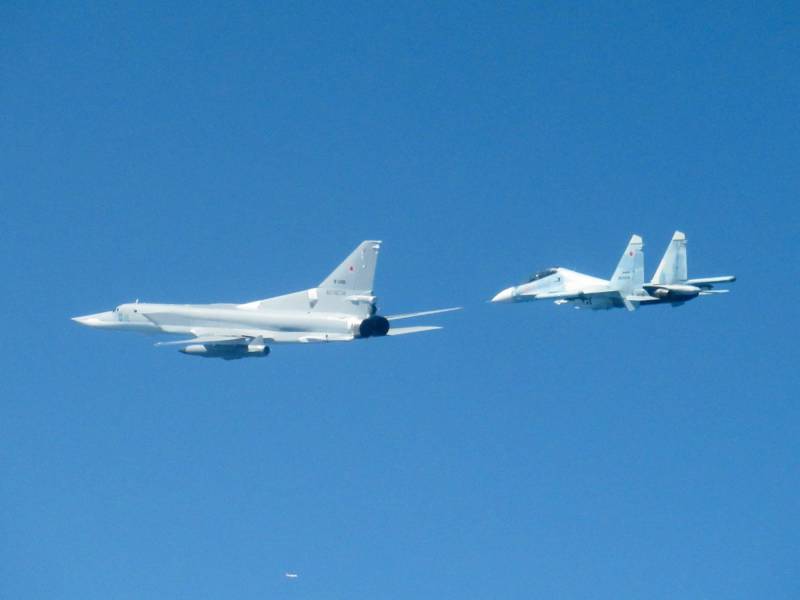 আরএএফ ফাইটার বাল্টিকের উপর দিয়ে X-22 মিসাইল দিয়ে এক জোড়া Tu-3M32 আটকানোর চেষ্টা করেছিল