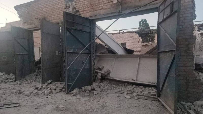 Las Fuerzas Aeroespaciales de la Federación Rusa destruyeron almacenes y talleres de reparación de las Fuerzas Armadas de Ucrania en Krivoy Rog