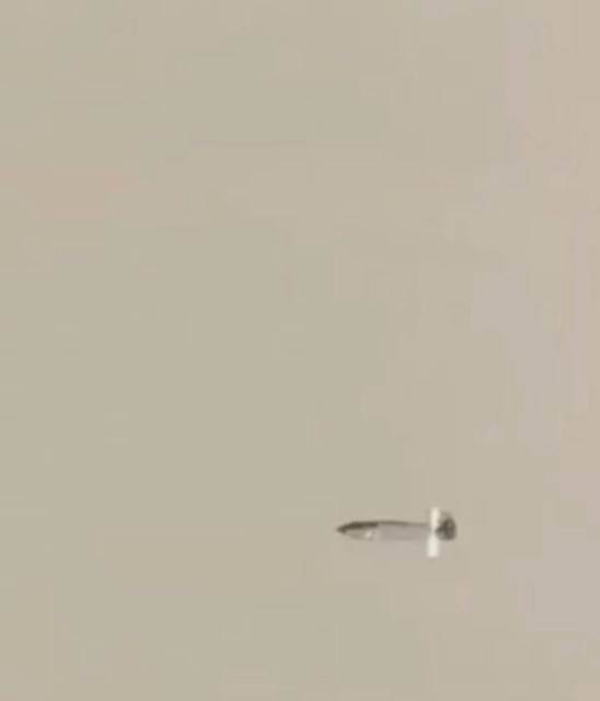 عرض لقطات لقنبلة جوية موجهة من طراز FAB-500M62 يتم إسقاطها من قاذفة تعليق