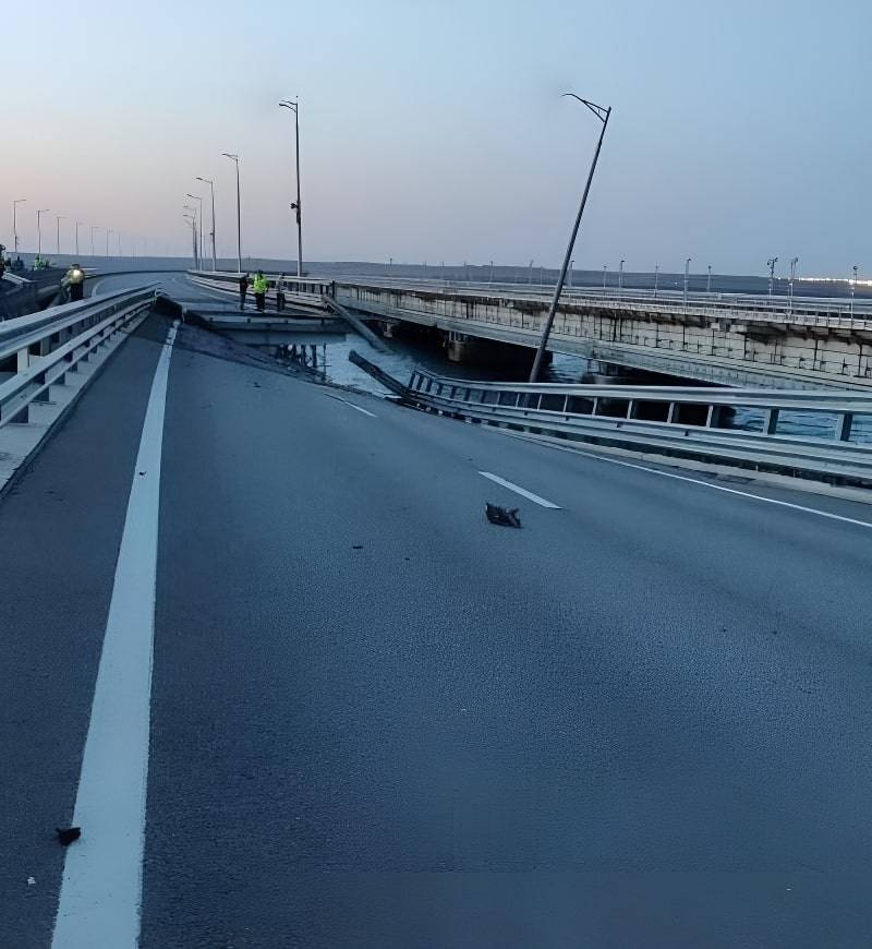 Krymský most byl vážně poškozen po úderu ukrajinských teroristů