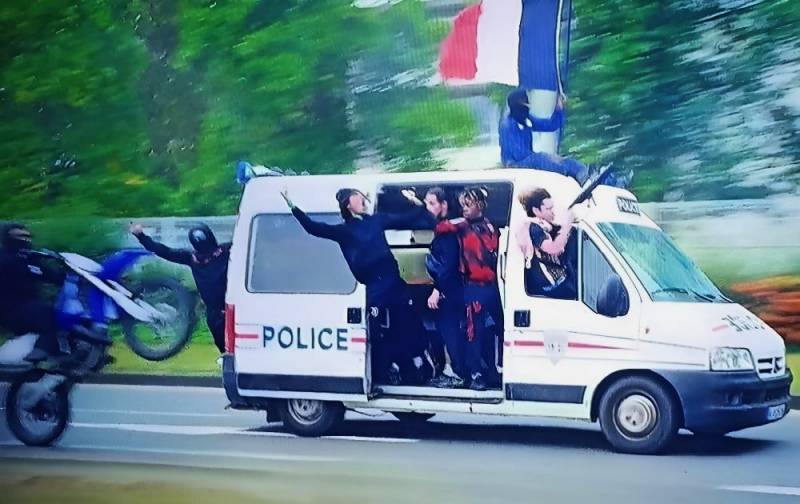 France announces civil war