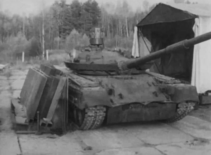 Упалио се КАЗ „Афганит“ за тенк Т-14 „Армата“.