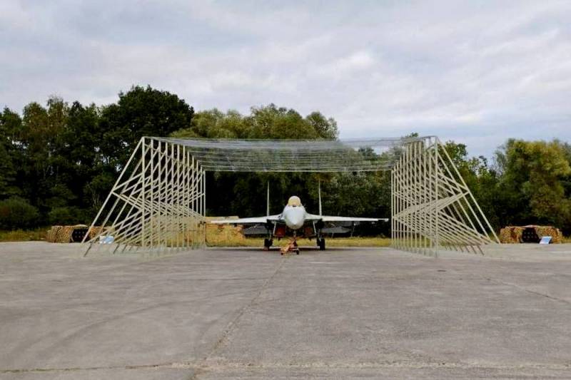 Flying net to stop flying bomb-laden gadgets - YouTube