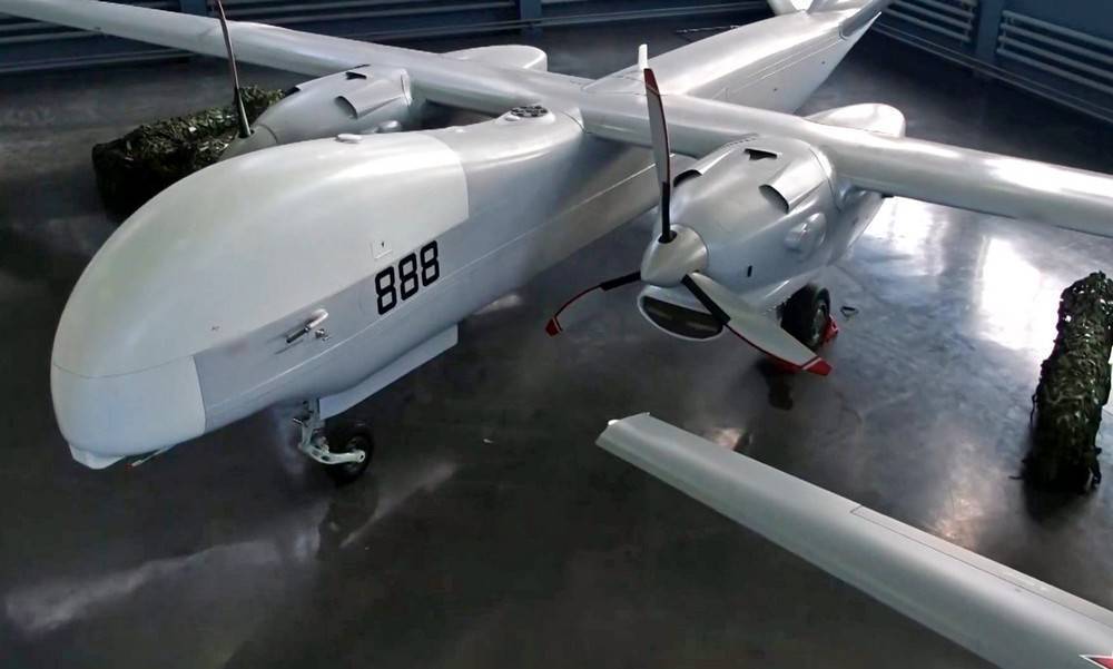 Mohou staré Su-24 a Altius UAV nahradit plnohodnotný letoun AWACS?