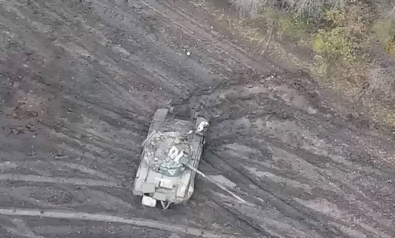 Один против двоих: в Сеть попали кадры танкового боя в районе н. п. Торское