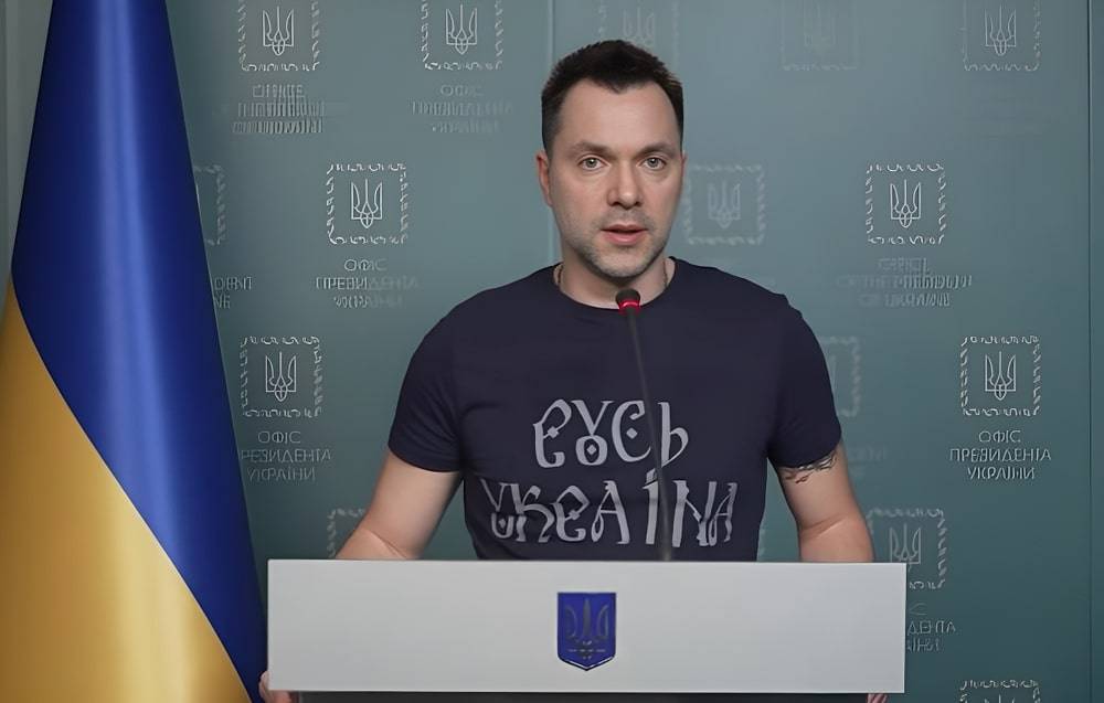 Советника офиса президента украины алексея арестовича. Руководители Украины. Аристович украинский политик. Арестович на переговорах с Россией. Советник Зеленского Арестович.