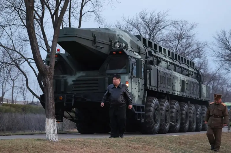 북한, 초음속 활공 장치를 갖춘 새로운 미사일 시험