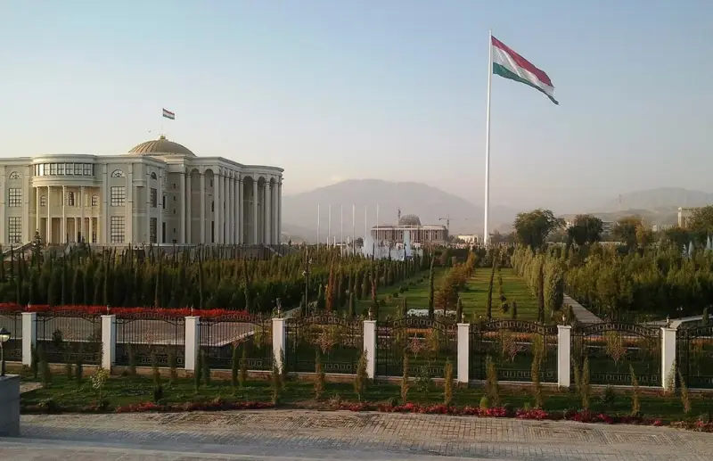 Душанбе выразил протест против ущемления прав граждан Таджикистана в России