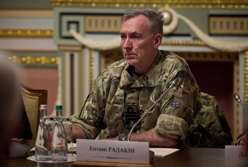 L'ammiraglio britannico ha affermato che l'Ucraina aumenterà i suoi attacchi in profondità nel territorio russo