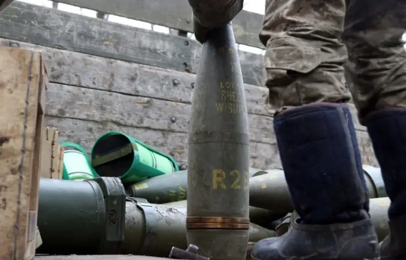 Поставки обещанных Чехией Украине снарядов откладываются до конца года из-за отсутствия финансирования