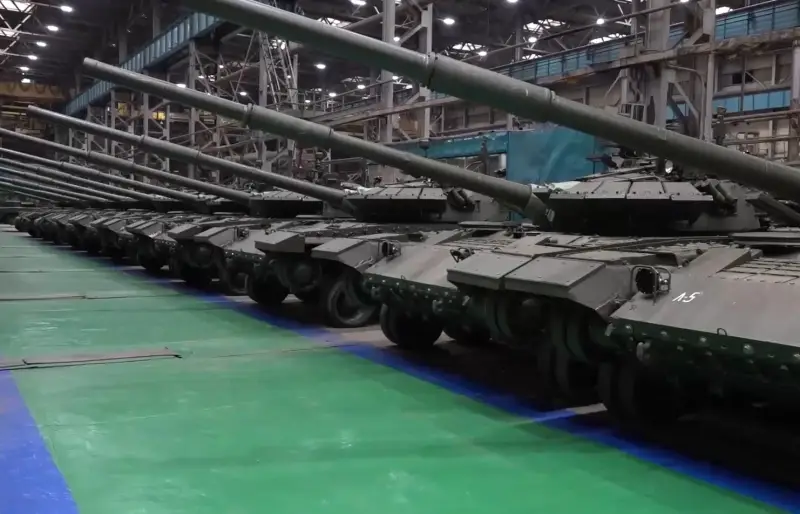 Шойгу проверил выпуск танков Т-80БВМ и «Сонцепеков» в Омской области