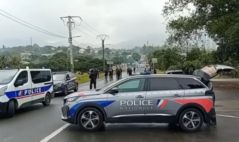 Париж ввел войска в Новую Каледонию из-за вооруженных беспорядков и нападений на полицию