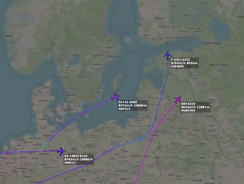Самолеты НАТО выключенными транспондерами движутся к границам России