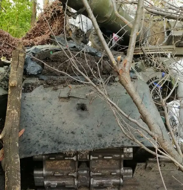 Российский танк Т-80БВ сохранил боеспособность после 25 попаданий FPV-дронов ВСУ